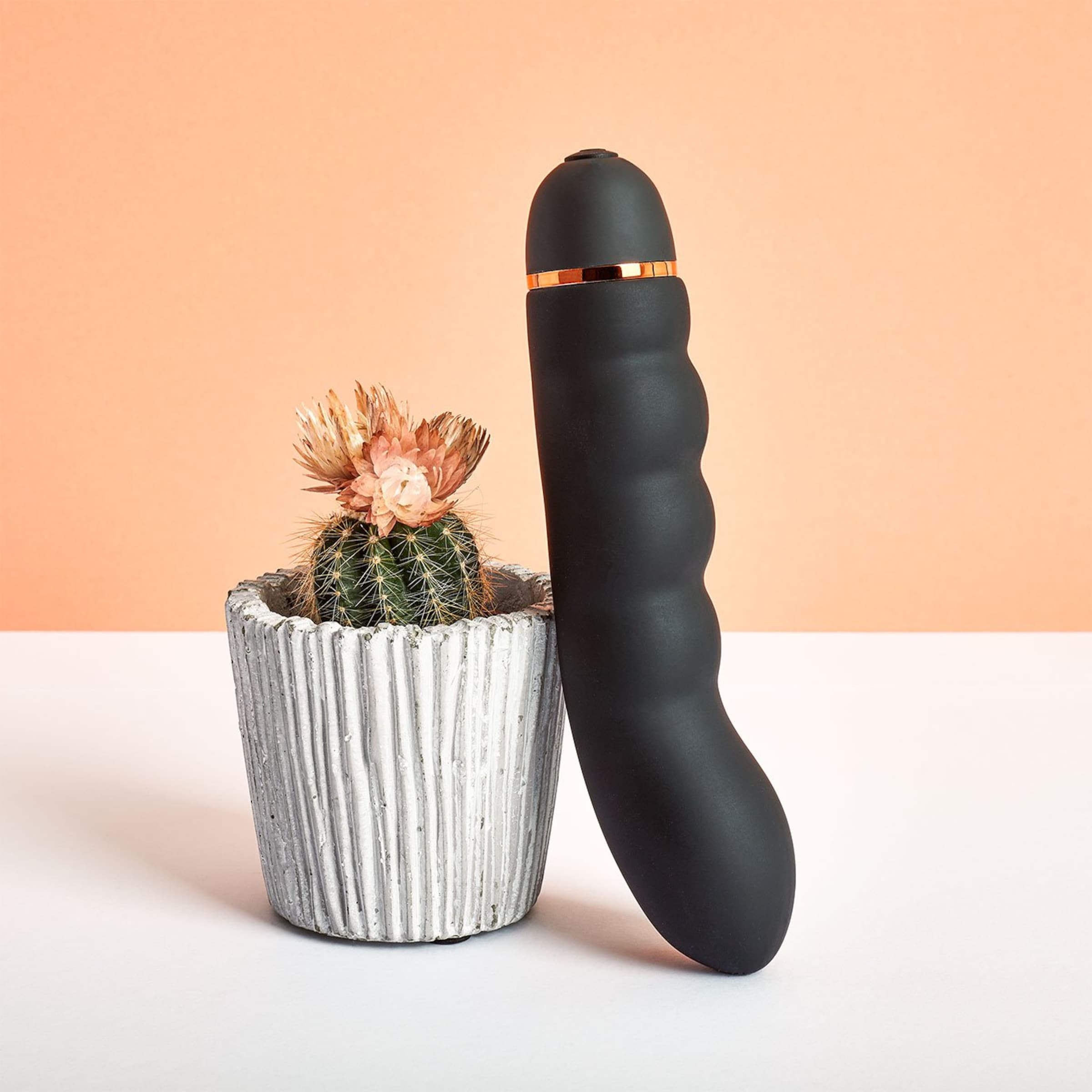 vibromasseur-point-g-ondulé-en-silicone-18-cm-Noir-2