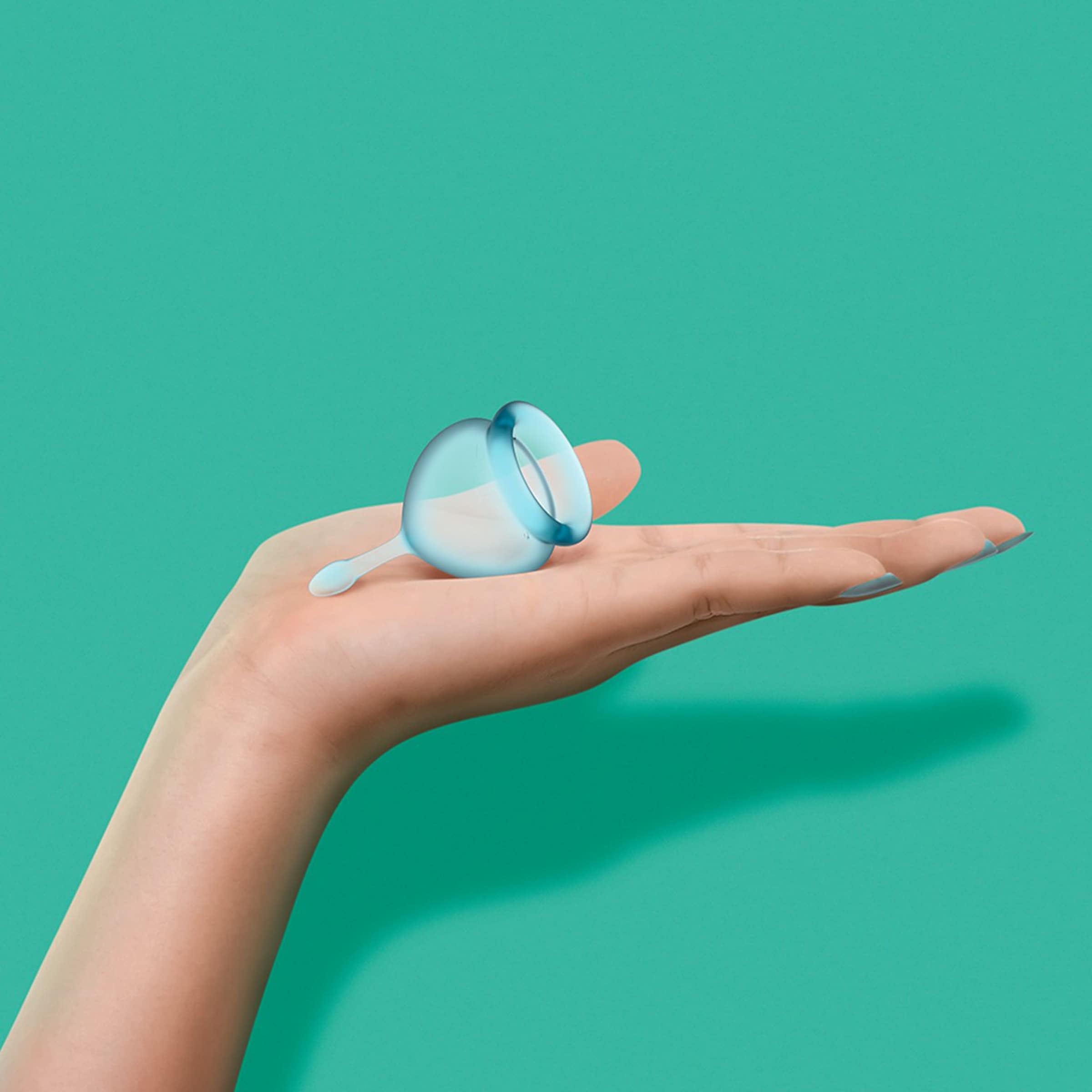 satisfyer-feel-good---menstrual-cup-set-15-&-20-ml-Lichtblauw-2