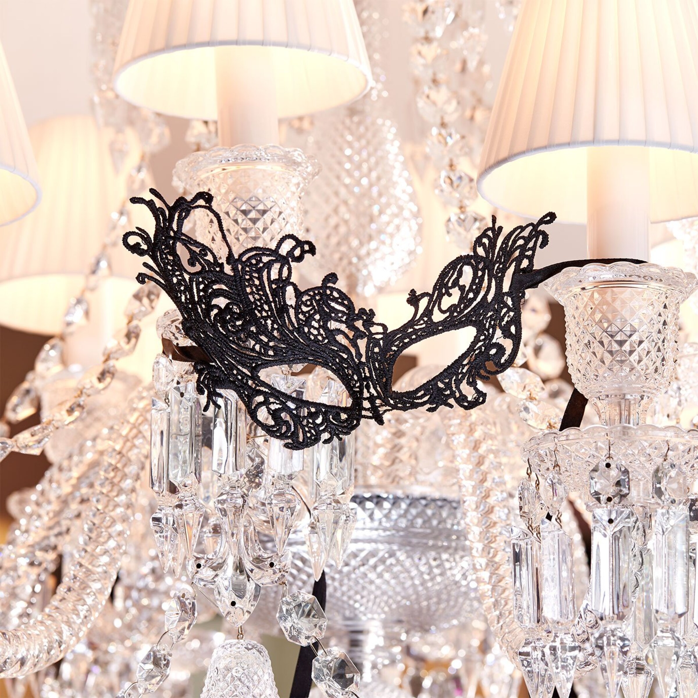 masque-en-dentelle-asymétrique-Noir-2