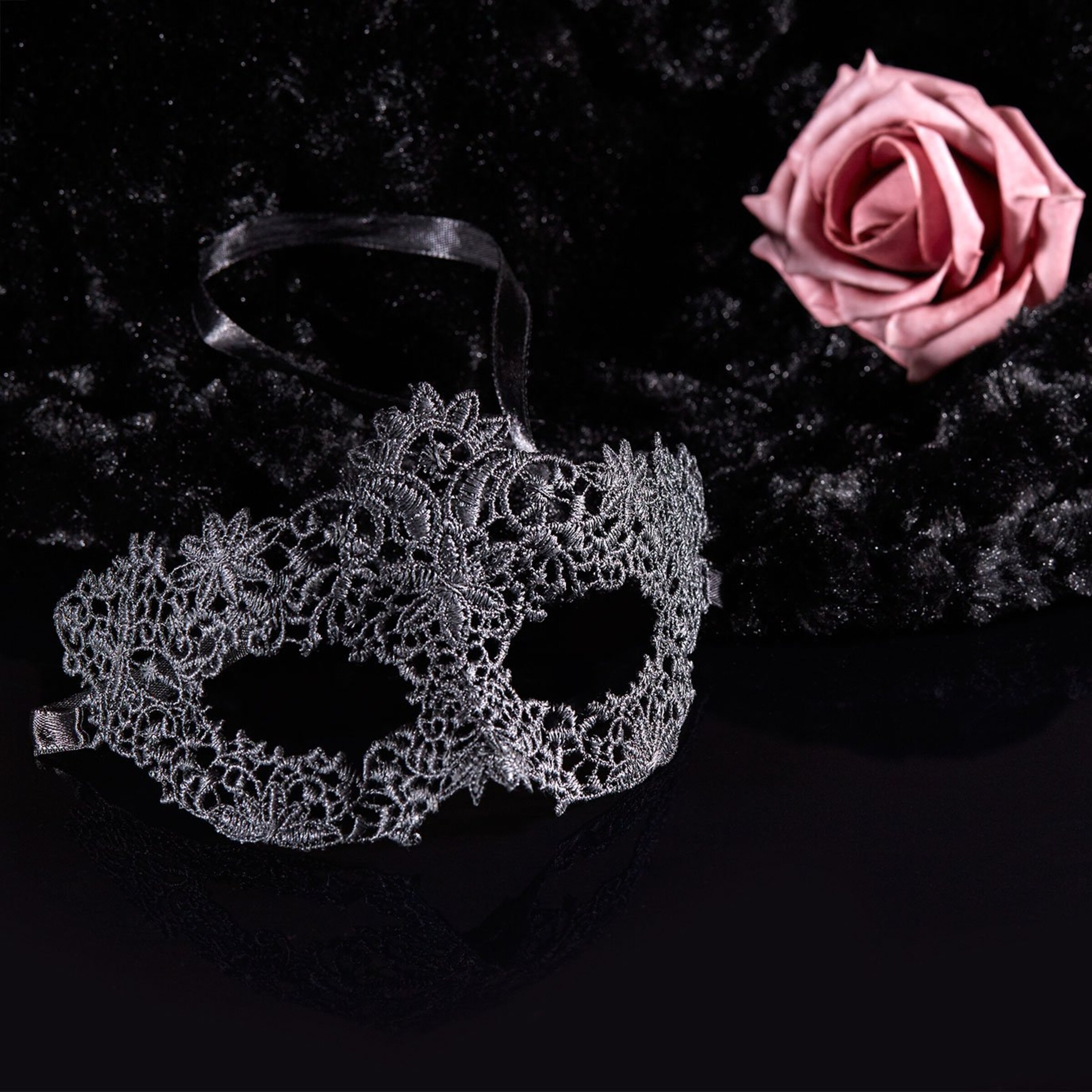 masque-en-dentelle-à-motif-floral-Noir-2