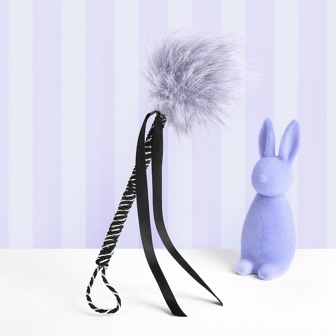 éveilleur-de-plumes-élégant-Blanc-Noir-Violet-2