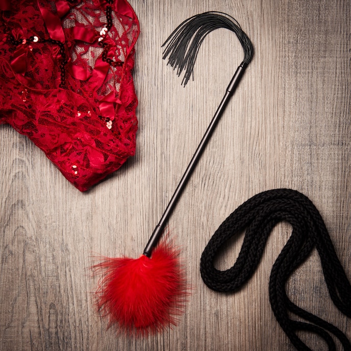 federkitzler-mit-gummipeitsche-Rot-Schwarz-2