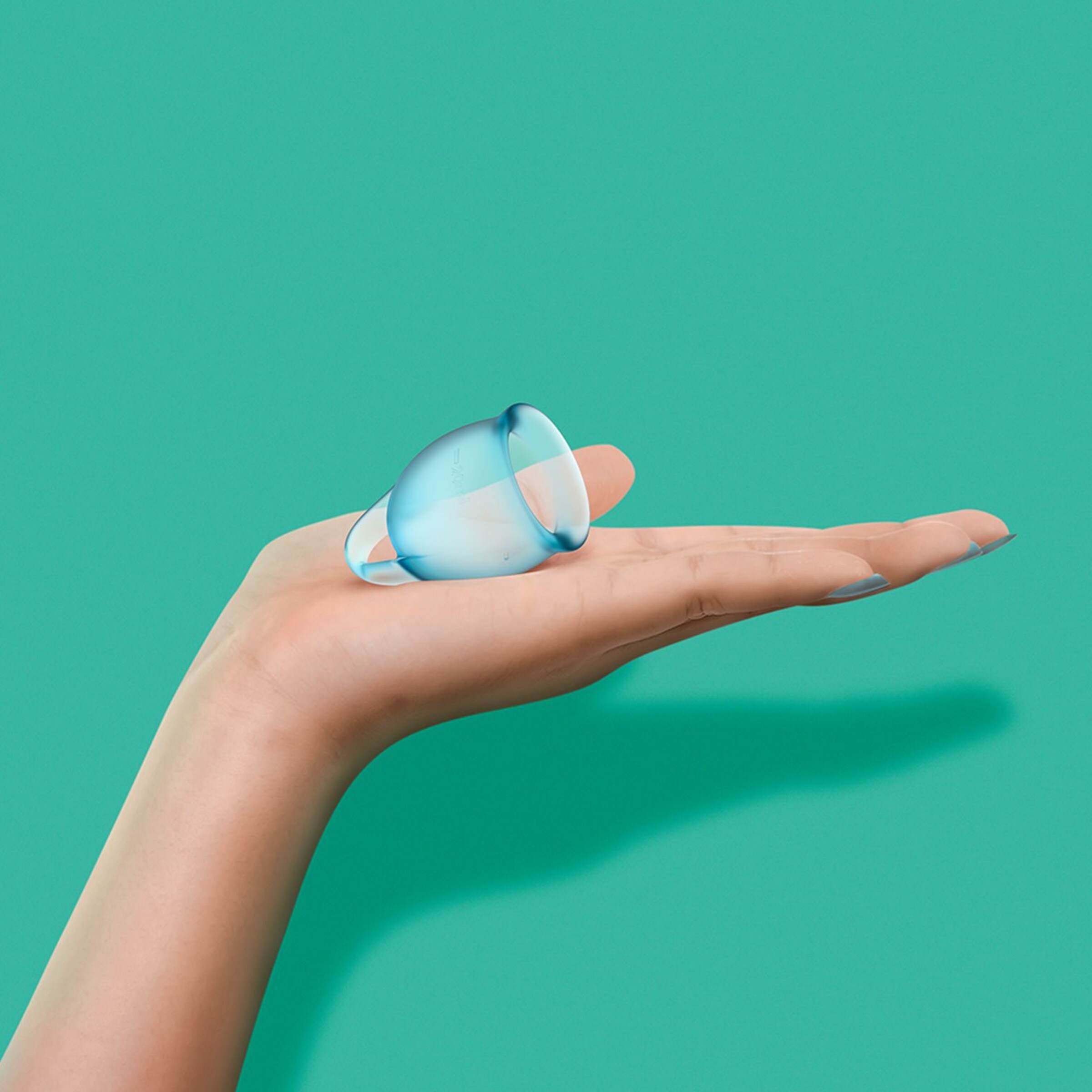 satisfyer-feel-confident---set-van-2-menstruatiecups-15-&-20-ml-Lichtblauw-2