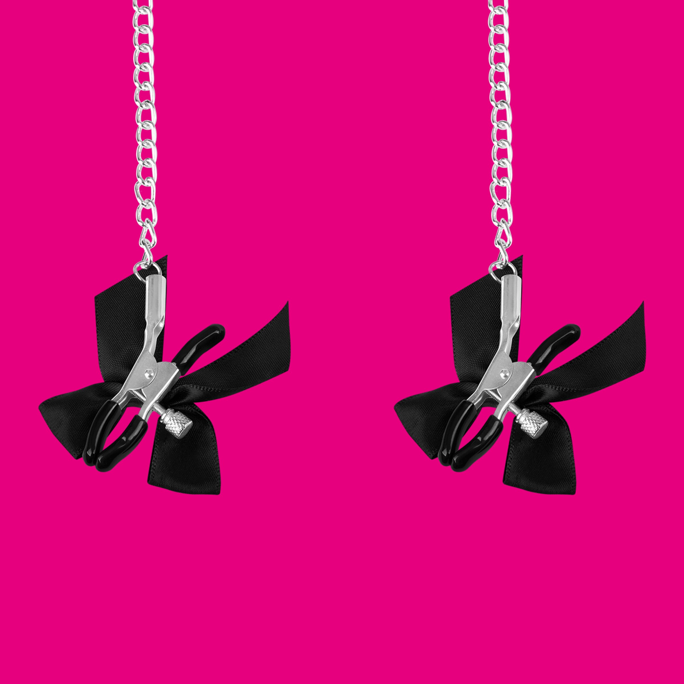 verleidelijke-knevel-met-geïntegreerde-nippelklemmen-Zwart-5